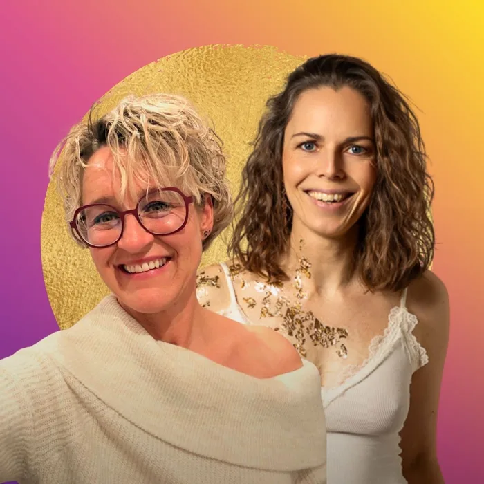 Juliane Klüß und Michaela vor einem goldenen Kreis
